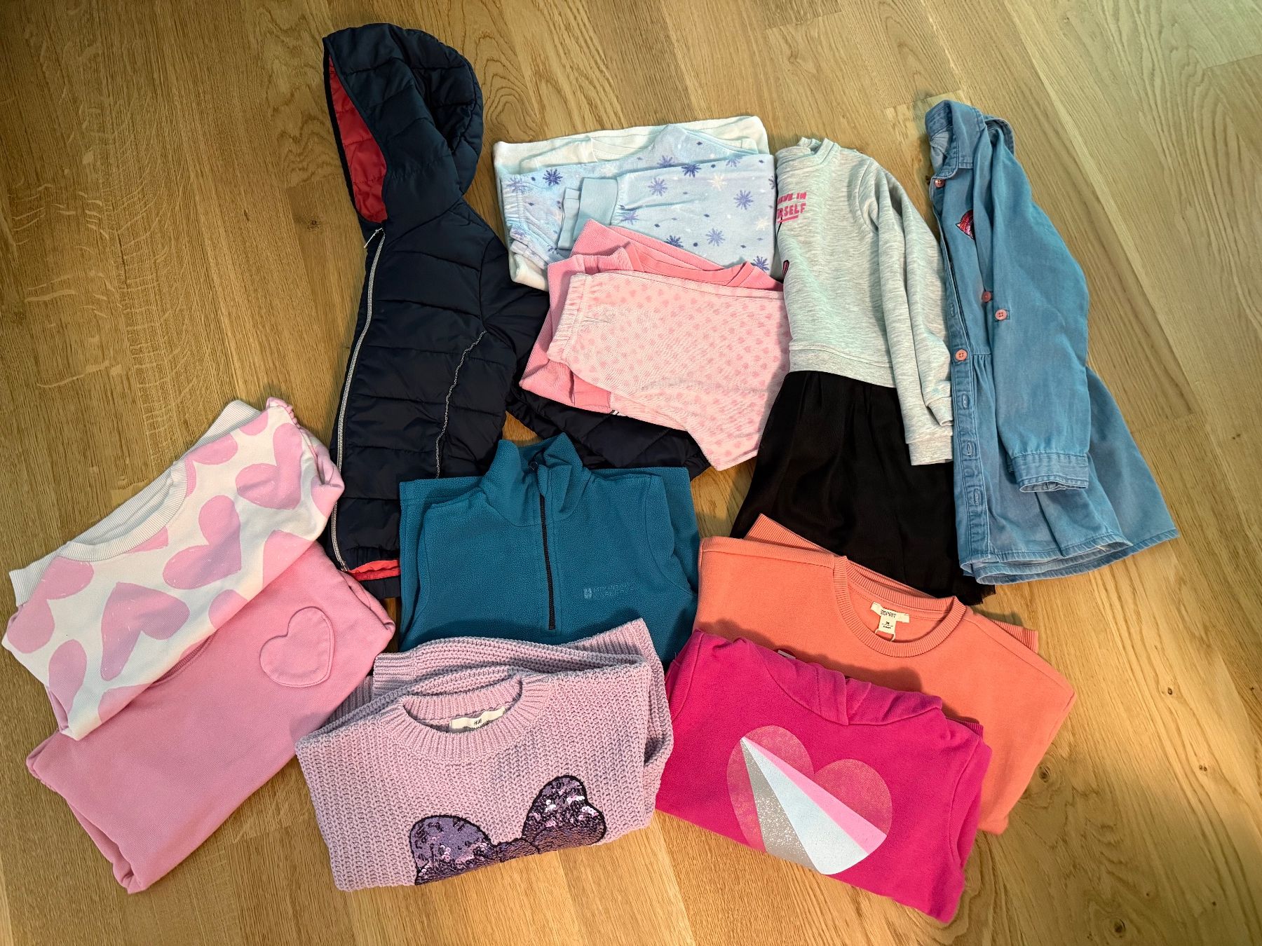 Lotti & Set di vestiti: Kleiderpaket Mädchen Grösse 98 – Usato da St. Gallen venduto da mirnes84