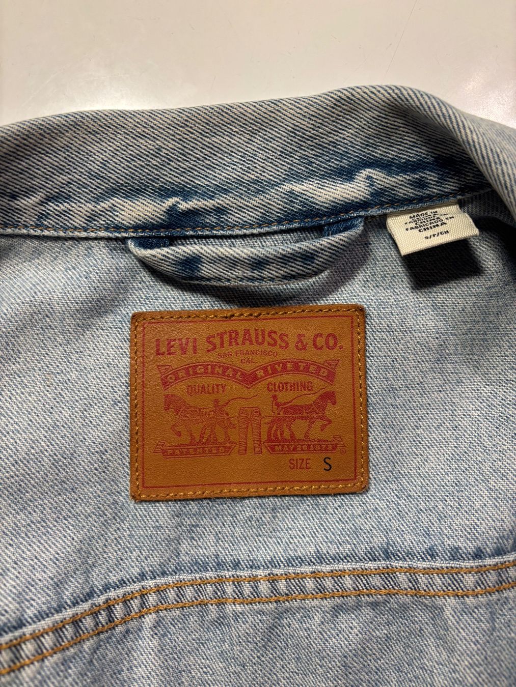 Levi's Giacche: Levi’s Jeansjacke Gr S – Usato da Zürich venduto da Hellehellgren 2