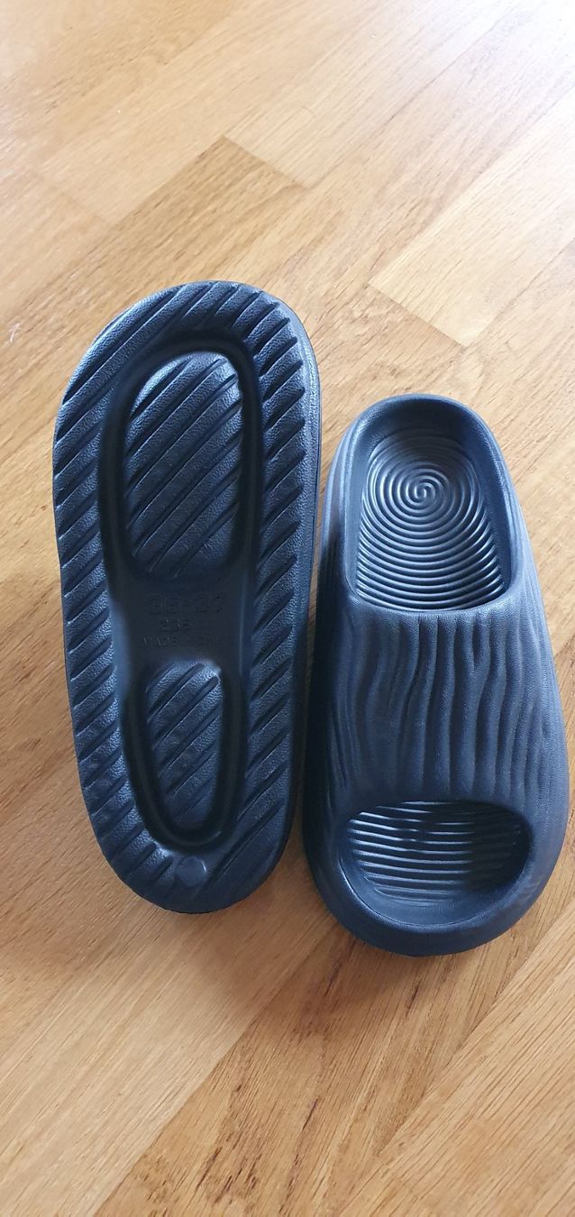 Scarpe da donna: Schwarze Badeschlappen Damenschuhe Gr. 37 – Nuovo (secondo la descrizione) da Islisberg venduto da Moonlight98 1