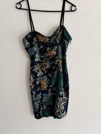 Robe courte Guess motif floral bleu marine taille 38