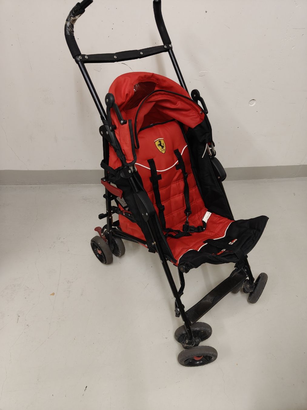 Kinderwagen: Ferrari Stroller Red Black Used – Gebraucht aus Wetzikon ZH von was_jtf5
