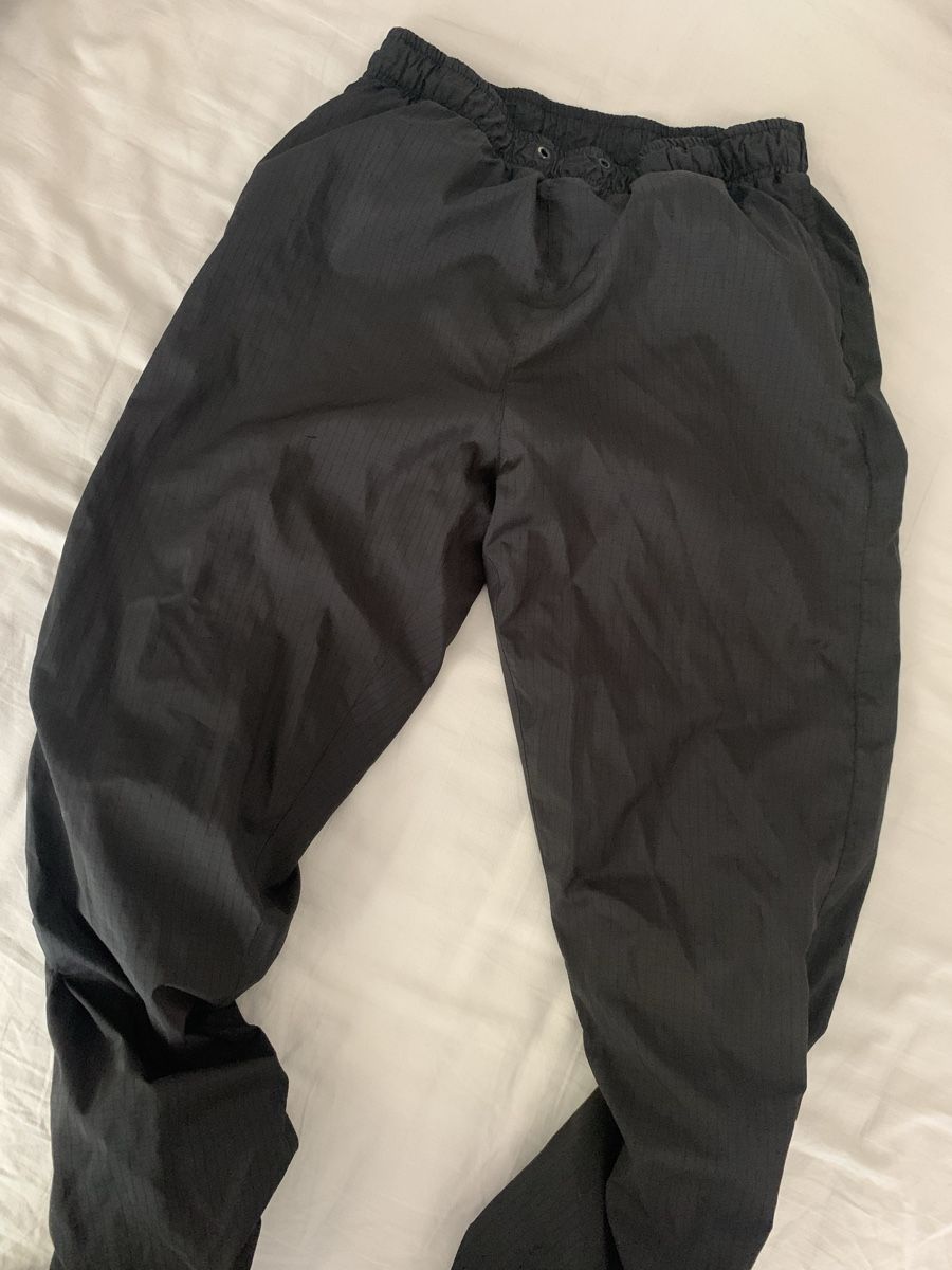 Hosen: Training de sport noir avec taille élastique – Gebraucht aus Biel/Bienne von oswesventes 2