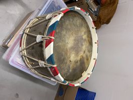 antike Trommel und Original Kästli-Bass