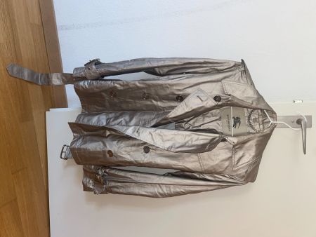 Burberry trench coat gold/silver