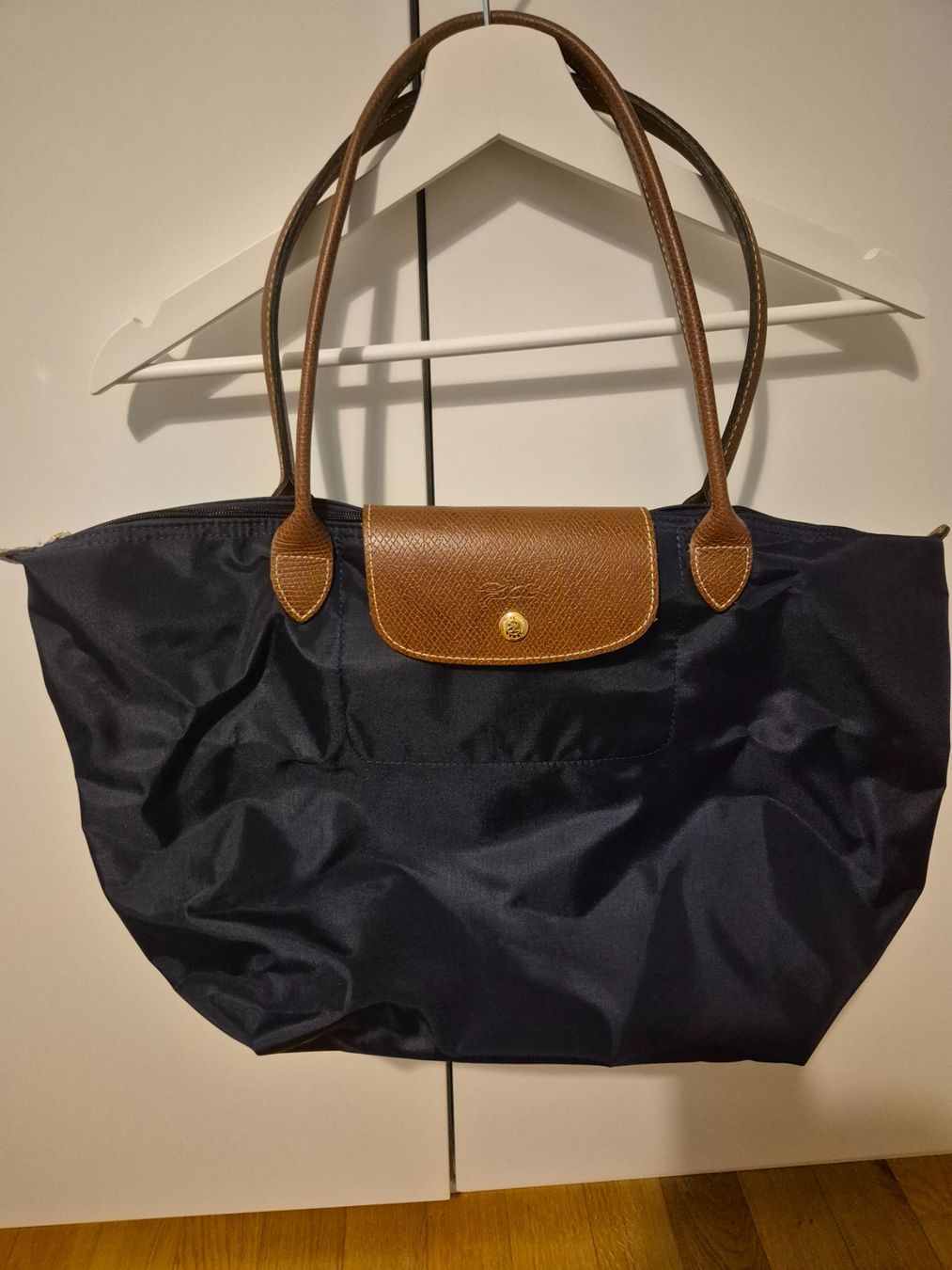 Longchamp Borse: Langchamp Navy Tote Bag – Nuovo (secondo la descrizione) da St. Gallen venduto da suz_l6zz