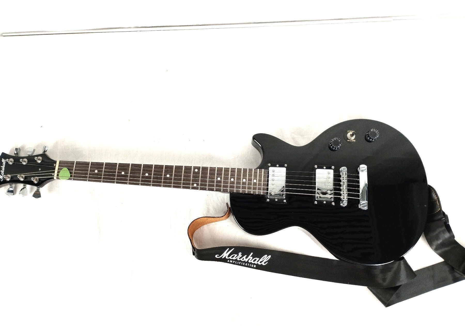 Marshall Instruments de musique: MARSHALL E-Gitarre und Verstärker – D'occasion à Schübelbach par Restwert_Schubelbach 2