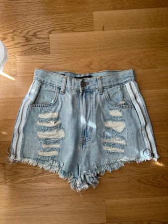 Stylische Destroyed Jeansshorts Gr. 36