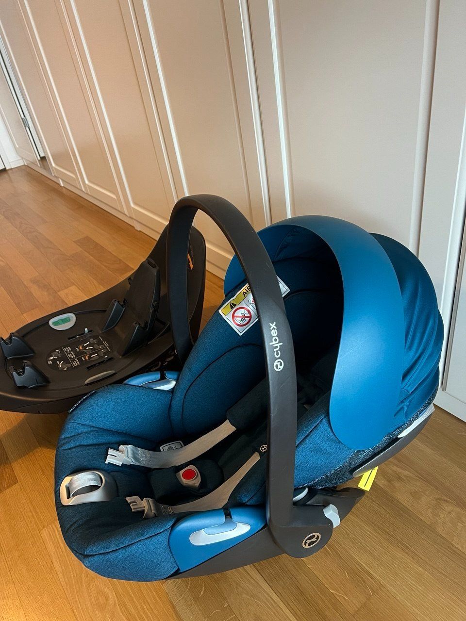 Cybex Seggiolini per auto: CYBEX Cloud Z Plus i-Size mit Isofix Station – Usato da Baar venduto da 4ernova_larisa 2