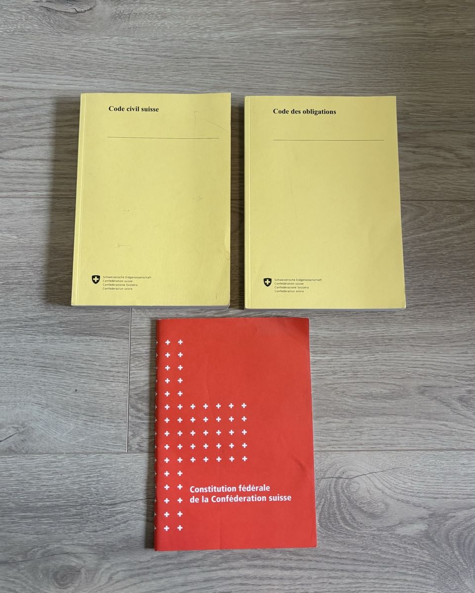 Bücher: Lot Code des obligations, Code civil suisse et Constitution – Gebraucht aus Pâquier-Montbarry von dloic_