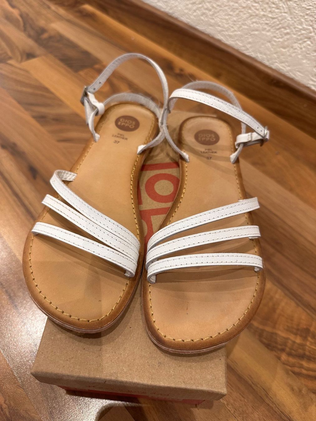 Schuhe für Mädchen: Sandalen Weiss Leder Grösse 37 – Gebraucht aus Uster von q1w2e3