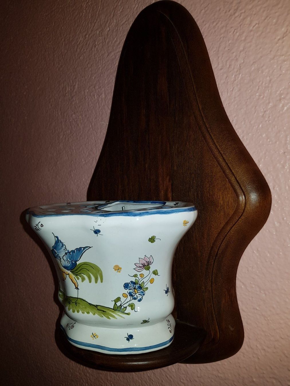 Vasi & Recipienti: Pique fleurs mural en faïence Moustiers – Usato da Cossonay-ville venduto da Super-Price-Quality 5