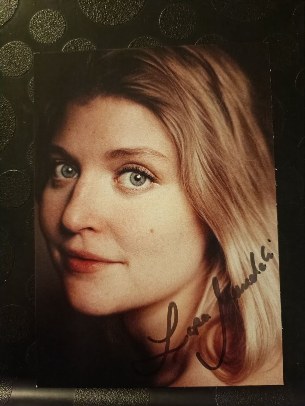 Autografi: Lara Mandoki - handsigniert – Usato da Menziken venduto da Artographs