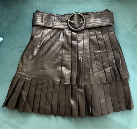 Zara Schwarzer Lederrock mit Gürtel gr. XS