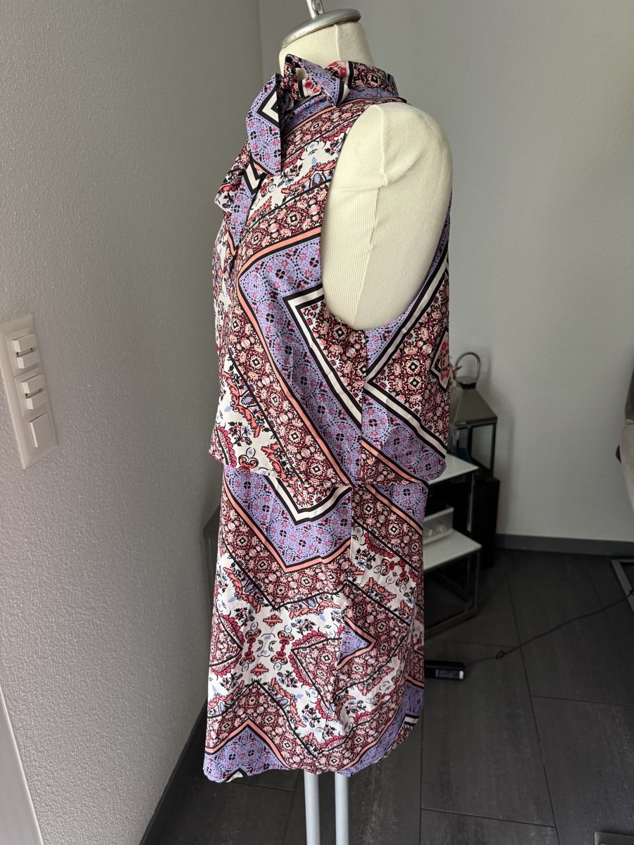 Vestiti: Kleid gemustert Grösse M guter Zustand – Nuovo (secondo la descrizione) da Olten venduto da bir_k96n 1