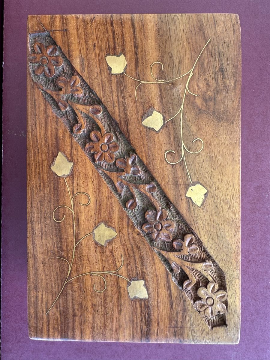 Cassapanche: Vintage Holzschatulle – Usato da Lachen SZ venduto da ThisMyJam