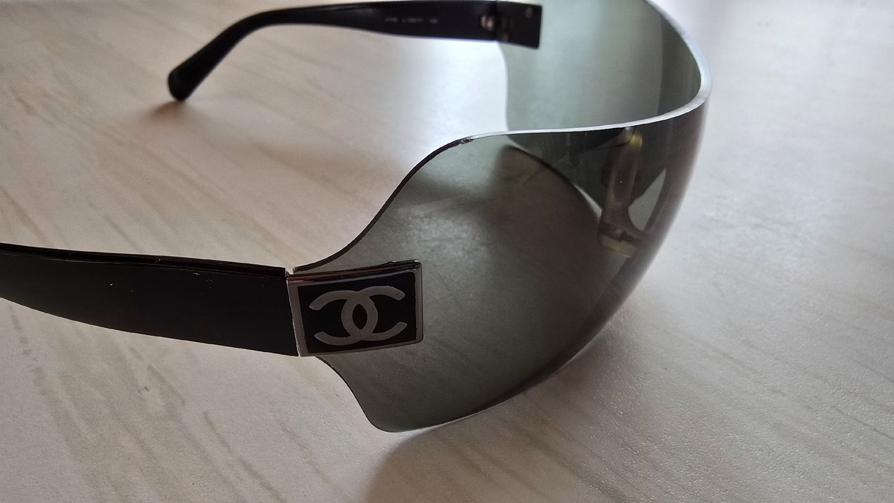 Chanel Brillen & Gläser: Vintage Chanel Sunglasses – Gebraucht aus Châtel-sur-Montsalvens von Mirsonuta