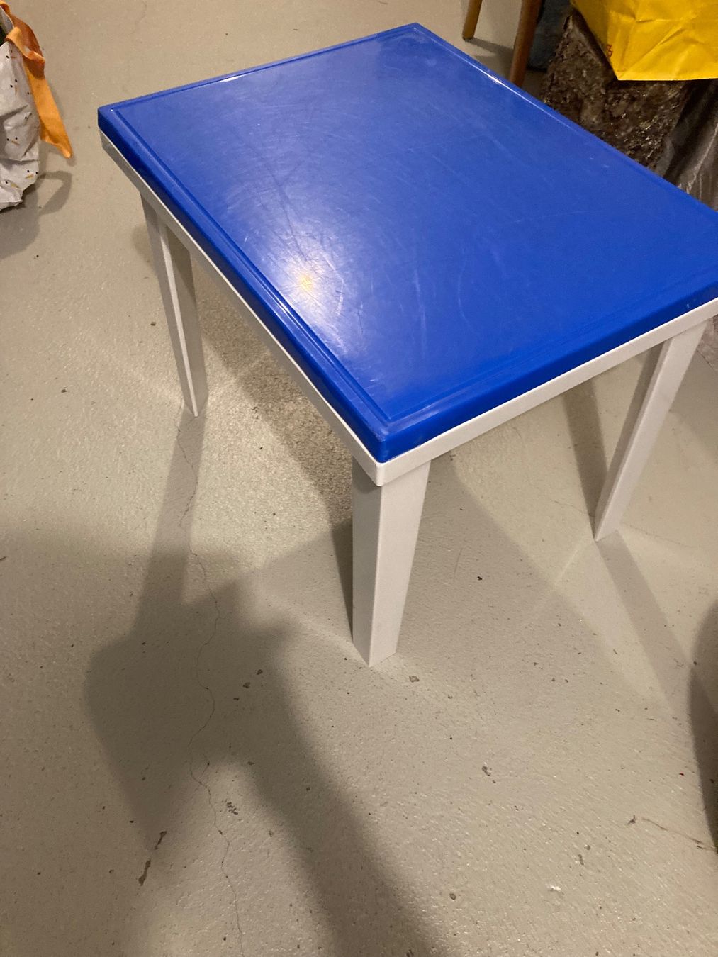 Ikea Tavoli: Kleines Kindertischli – Usato da Fehraltorf venduto da mayalotto