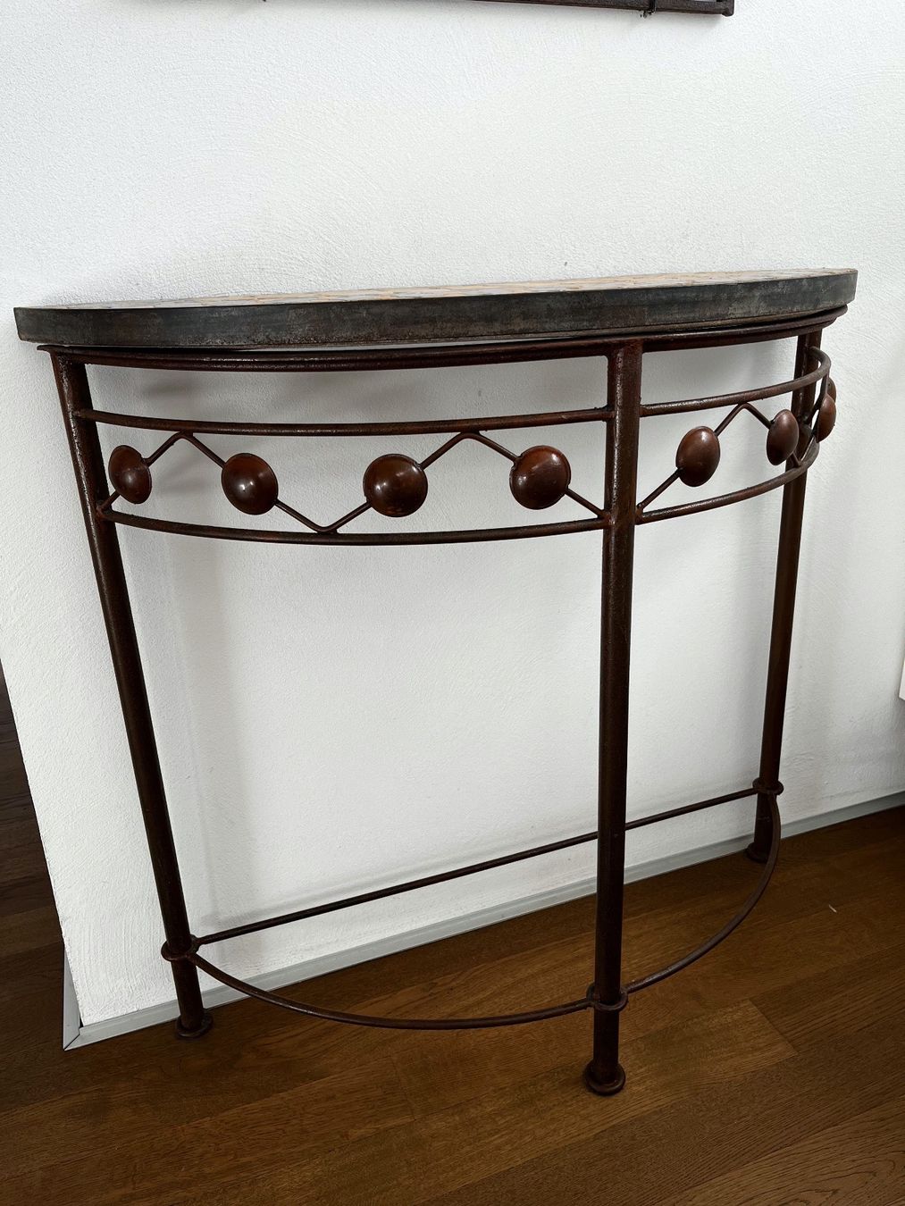 Guardaroba: Garderobe Tisch mit Spiegel – Usato da Oberwil BL venduto da Tulpe1 1