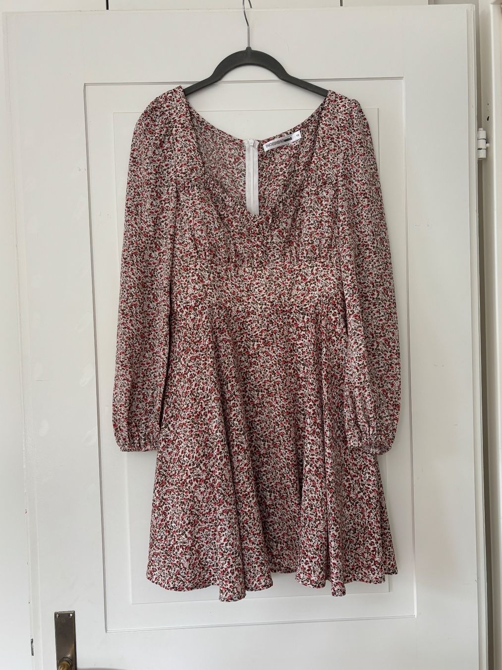 Robes: Mini Kleid mit Puffärmeln – D'occasion à Zürich par Flo021000