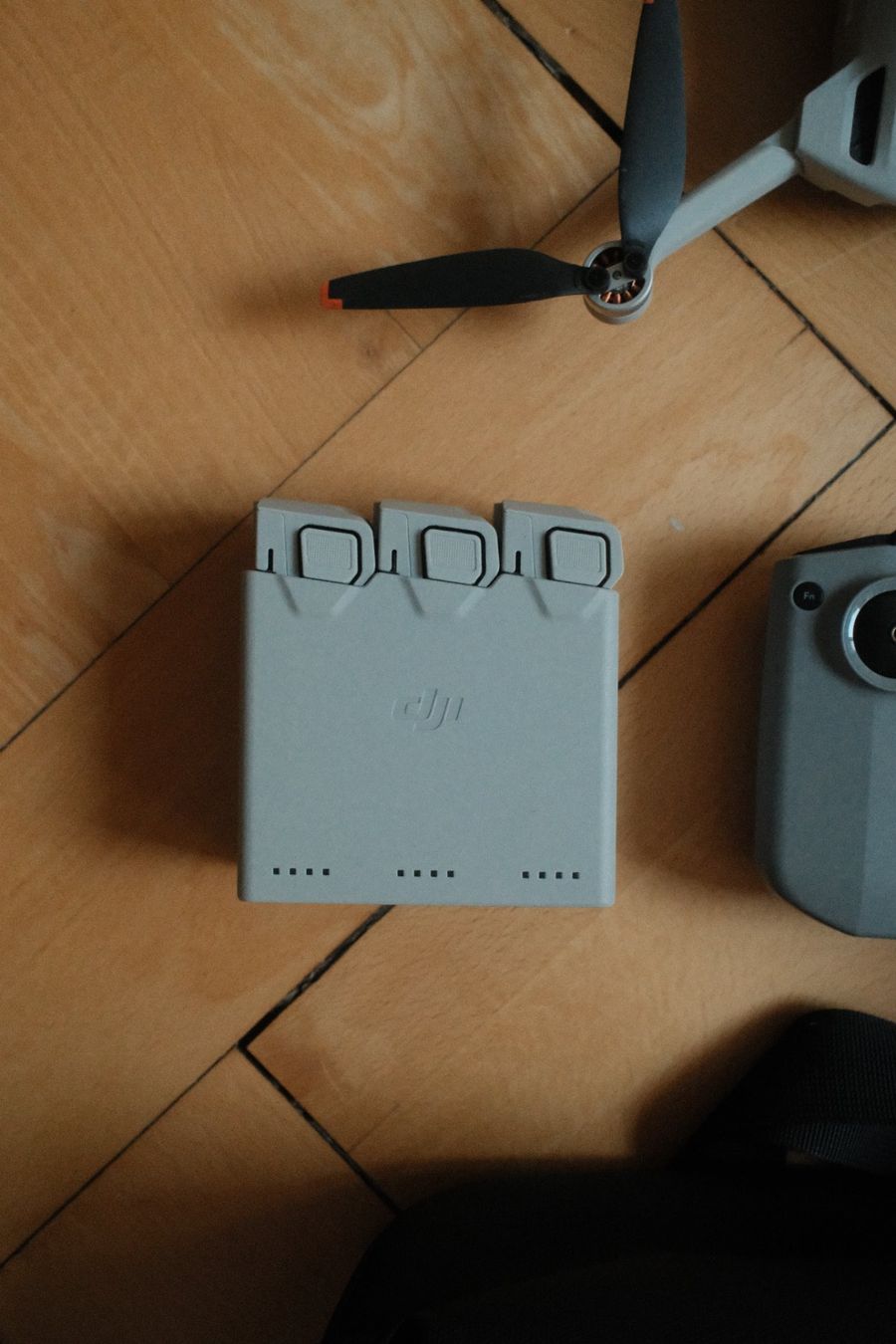 DJI RC Modellbau: DJI Mini 3 Pro Fly More Combo – Gebraucht aus Bern von redumbrella 3