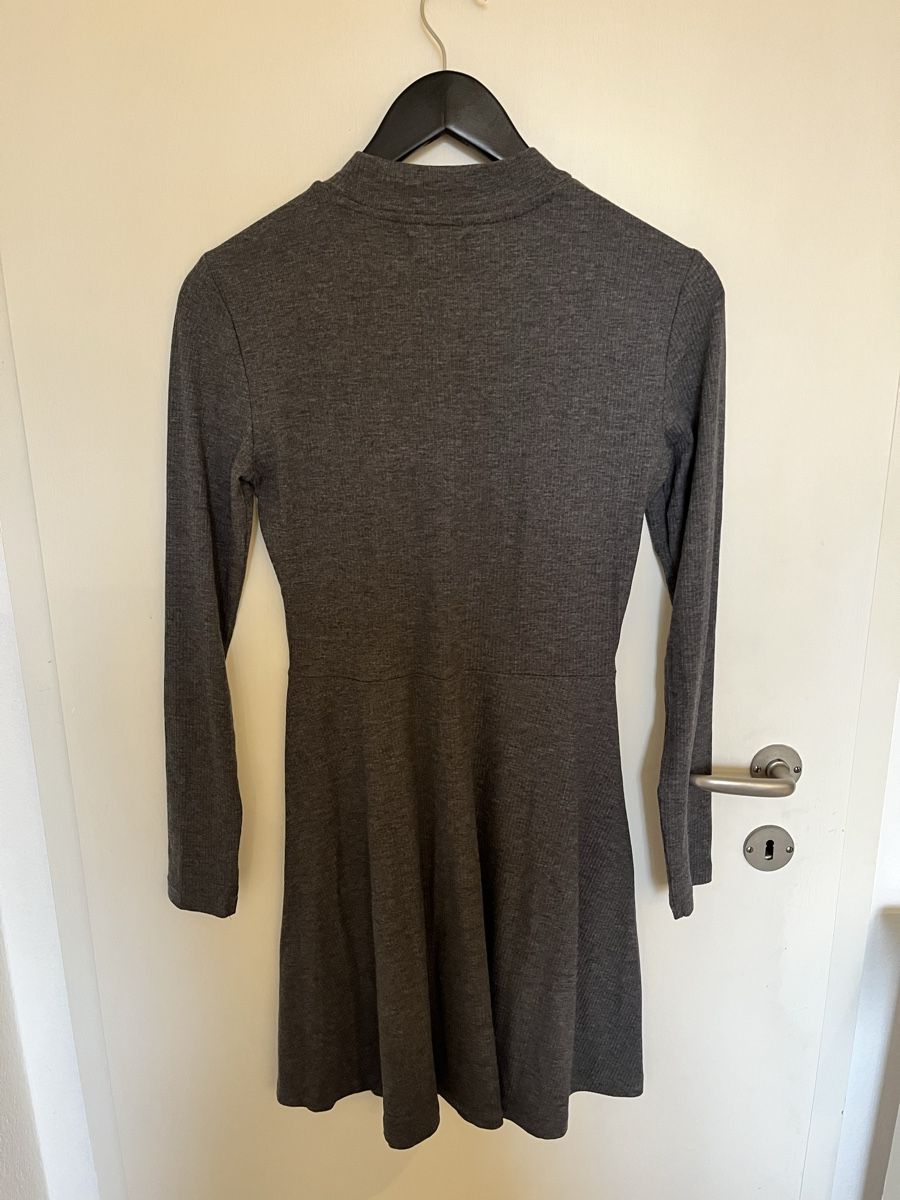 Vestiti: Graues Strickkleid Even&Odd Grösse S – Usato da Teufenthal AG venduto da Nanahu 1