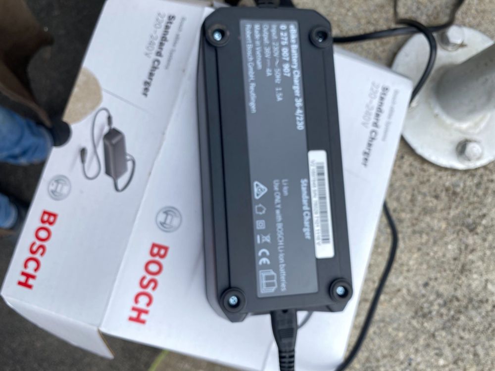 bosch-e-bike-battery-charger-36-4-230-kaufen-auf-ricardo
