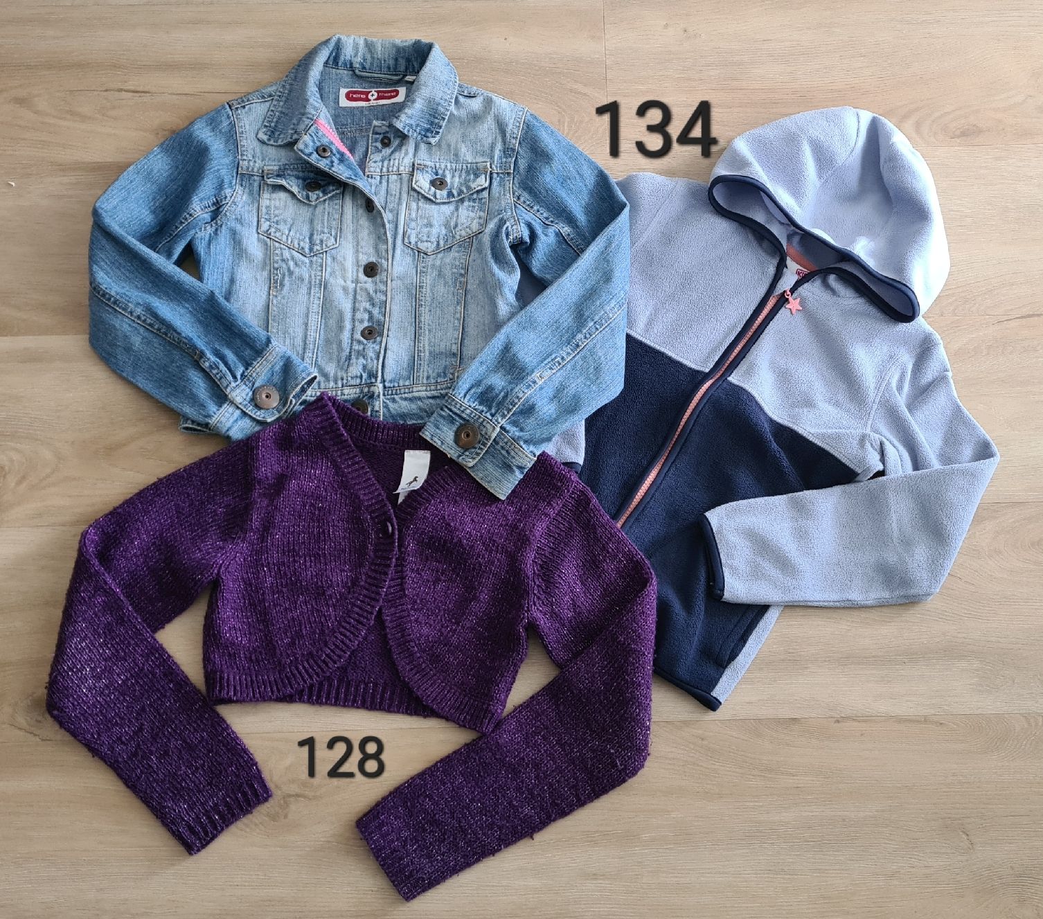 Lotti & Set di vestiti: Kleiderpaket Mädchen Gr.: 134 – Usato da Grenchen venduto da .stern. 1