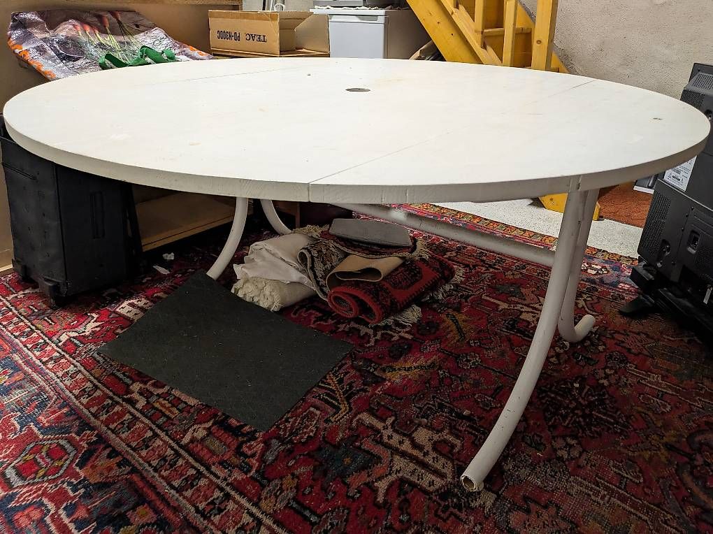 Tous les DVDs: XXL Gartentisch mit Schirm – D'occasion à Binningen par Smile-46 3