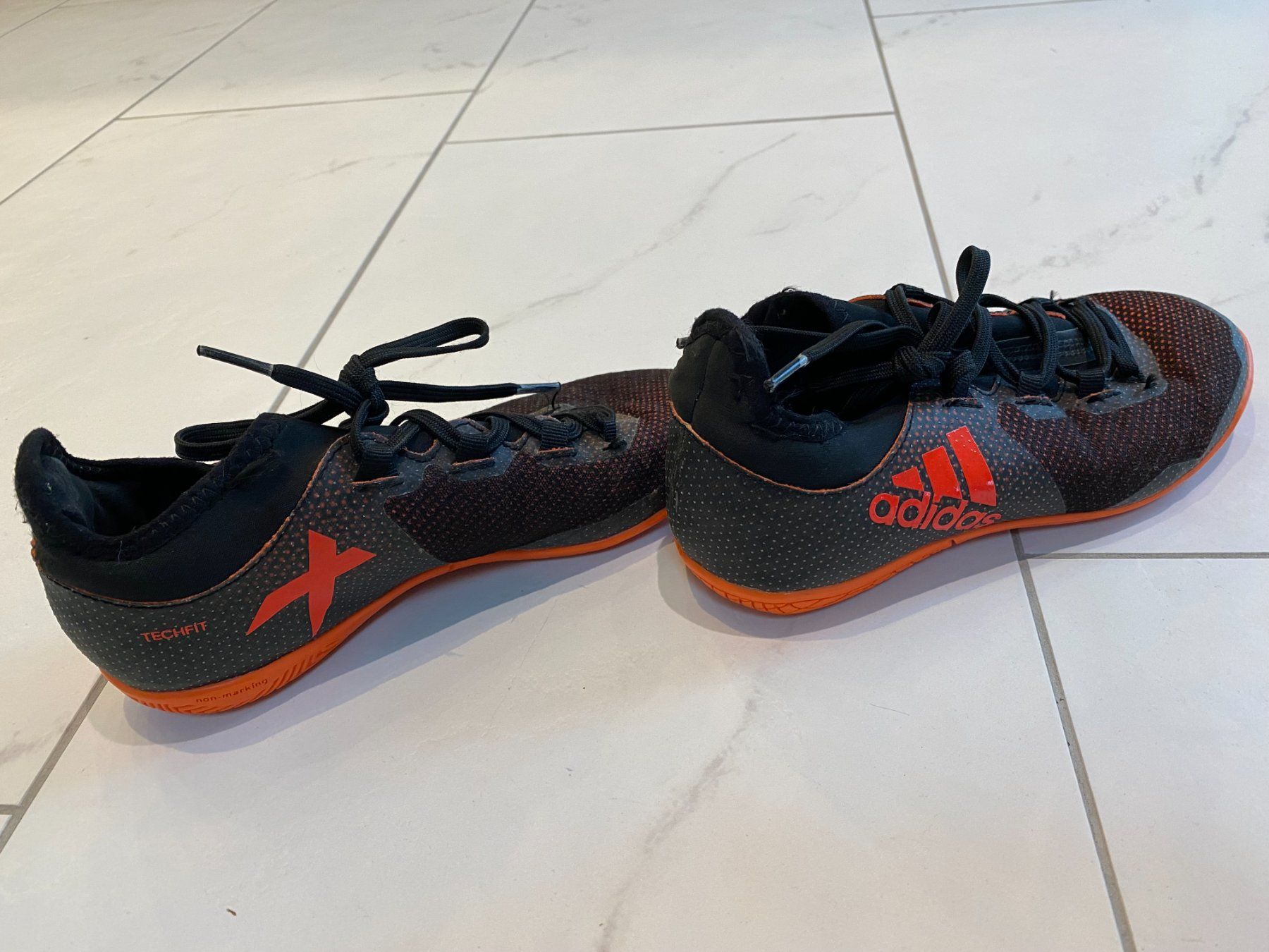 Adidas Scarpe per ragazzi: Hallenschuhe adidas Grösse 34, TECHFIT – Usato da Wagen venduto da 20Ricola18 1