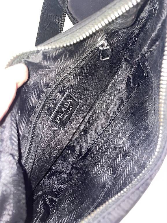 Taschen für Damen: PRADA NYLON SCHULTERTASCHE MIT MINI-POUCH – Gebraucht aus Ebikon von lau_vnq7 3