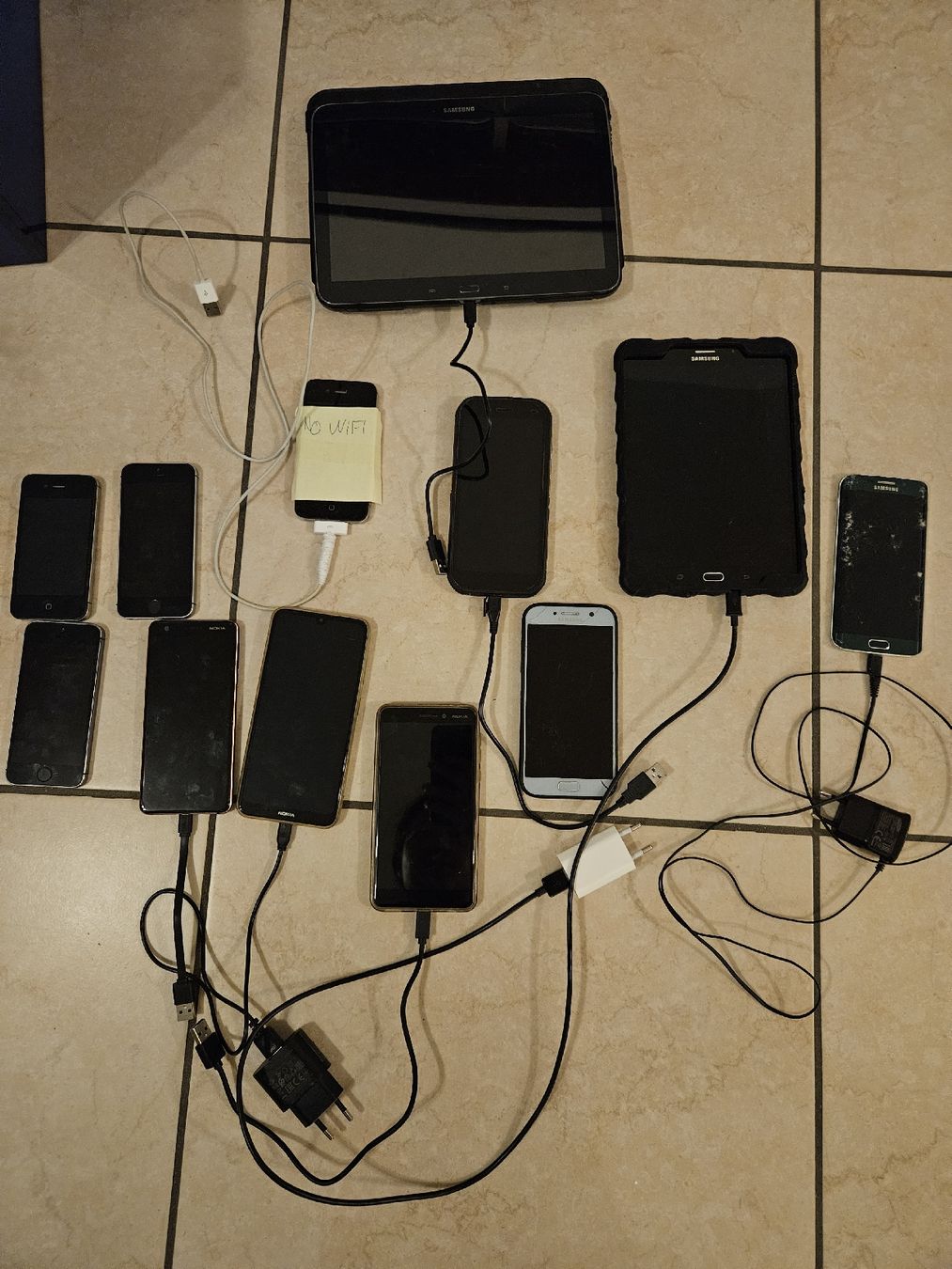 Portables: Téléphones et tablettes – D'occasion à St-Légier-La Chiésaz par emi_c86b