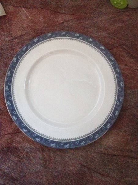 Set di piatti: SERVICE TABLE BONE CHINA 62 PIECES NEUF – Nuovo e nell'imballaggio originale da Bernex venduto da eunicefitz 2