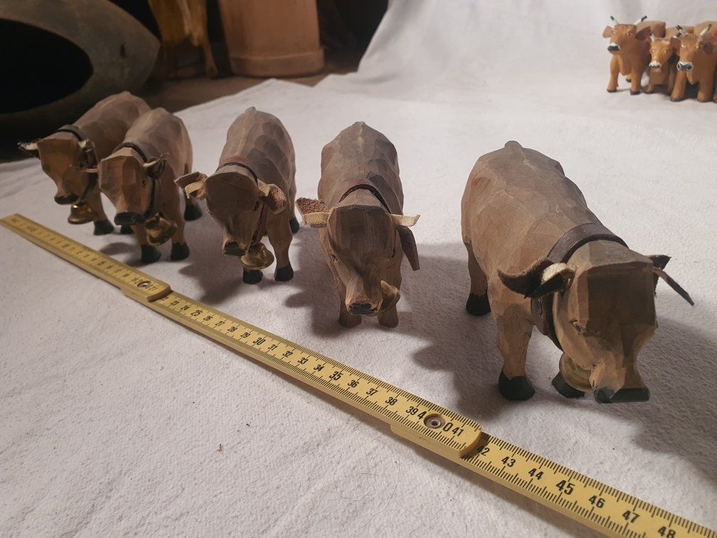 Statuette: 5 geschnitzte Holzkühe – Usato da Häggenschwil venduto da hae_dgp2 1