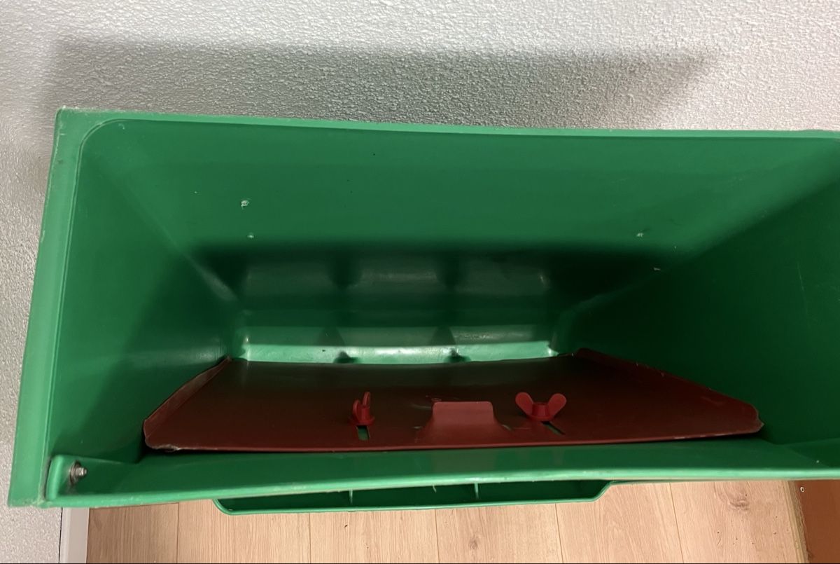 Mangimi: Futtertrog, Futerspender – Usato da Lupsingen venduto da MaCoE 1