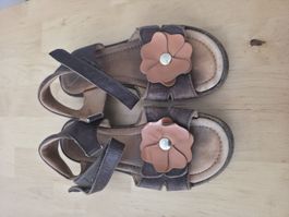 Sandalen Grösse 32 dunkelbraun mit Blume guter Zustand 
