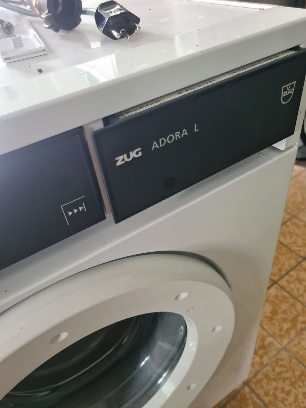 V-Zug Lavatrici: V ZUG Adora L Waschmaschine – Usato da Düdingen venduto da Boongo 1