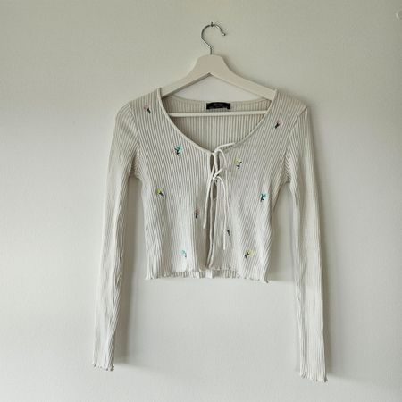 BERSHKA Cardigan cremeweiss mit Blumenstickerei/Embroidery
