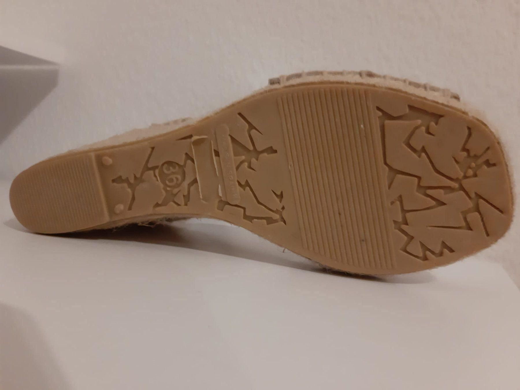 Scarpe da donna: Silbrige Damen Sandalen/ selten benutzt – Nuovo e nell'imballaggio originale da Zug venduto da alex___4 2