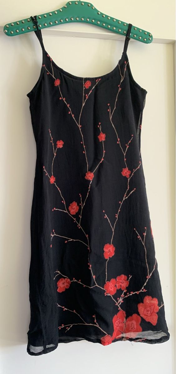 Vestiti: Trägerkleid schwarz mit roten Kirschblüten – Usato da Pfäffikon ZH venduto da mel_lmw7