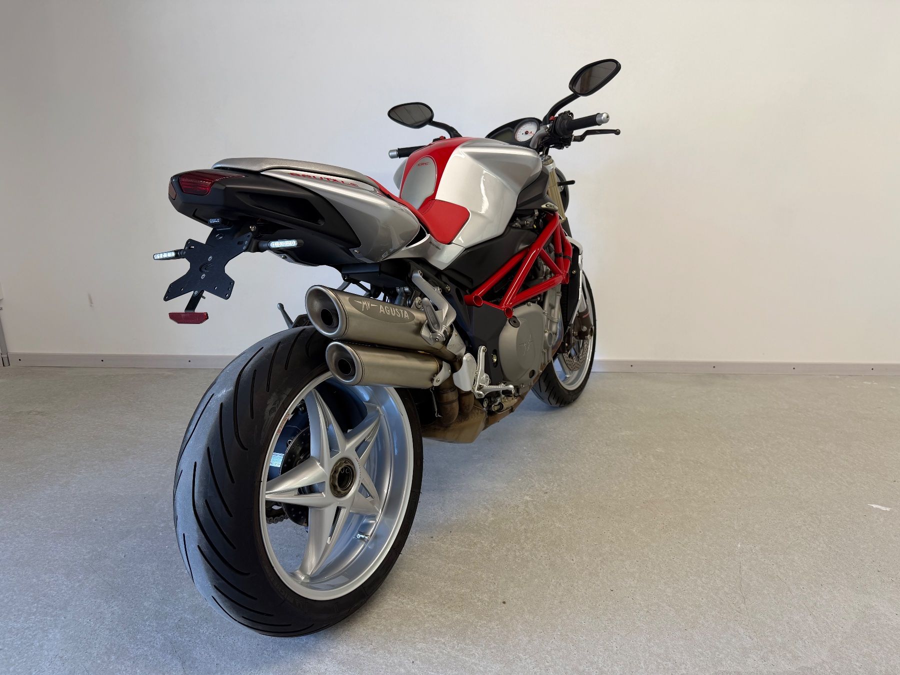 MV Agusta Strada: MV-Agusta Brutale 910 Nakedbike – Usato da Trogen venduto da Alpinmotos 2