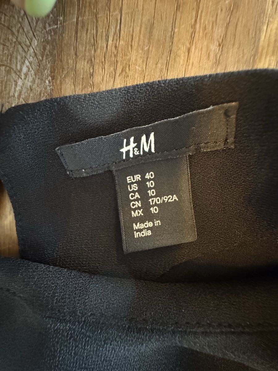 H&M Robes: H&M Kleid Schwarz mit Strass Gr. 40 elegant – Neuf (Voir description) à Weisslingen par lar_r9qr 1