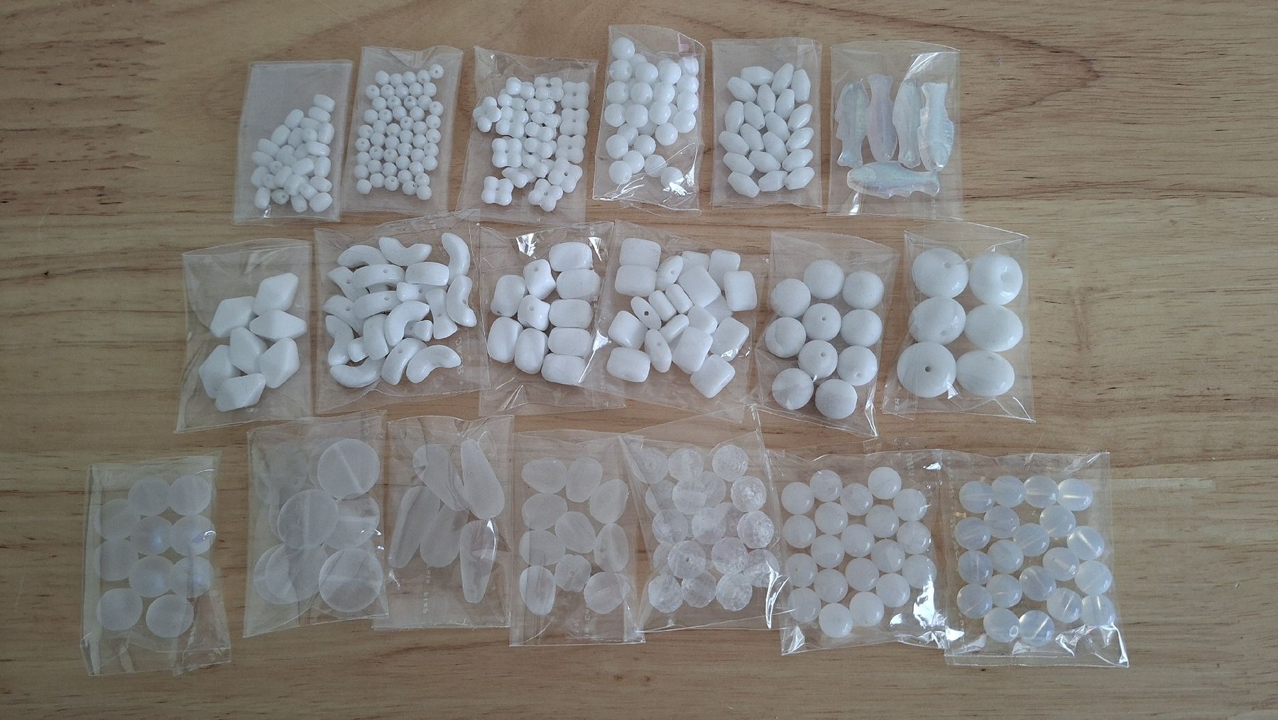 Kit bricolage: Weisse Schmucksteine/Perlen 213 g – Nuovo e nell'imballaggio originale da Kriens venduto da Wolly85