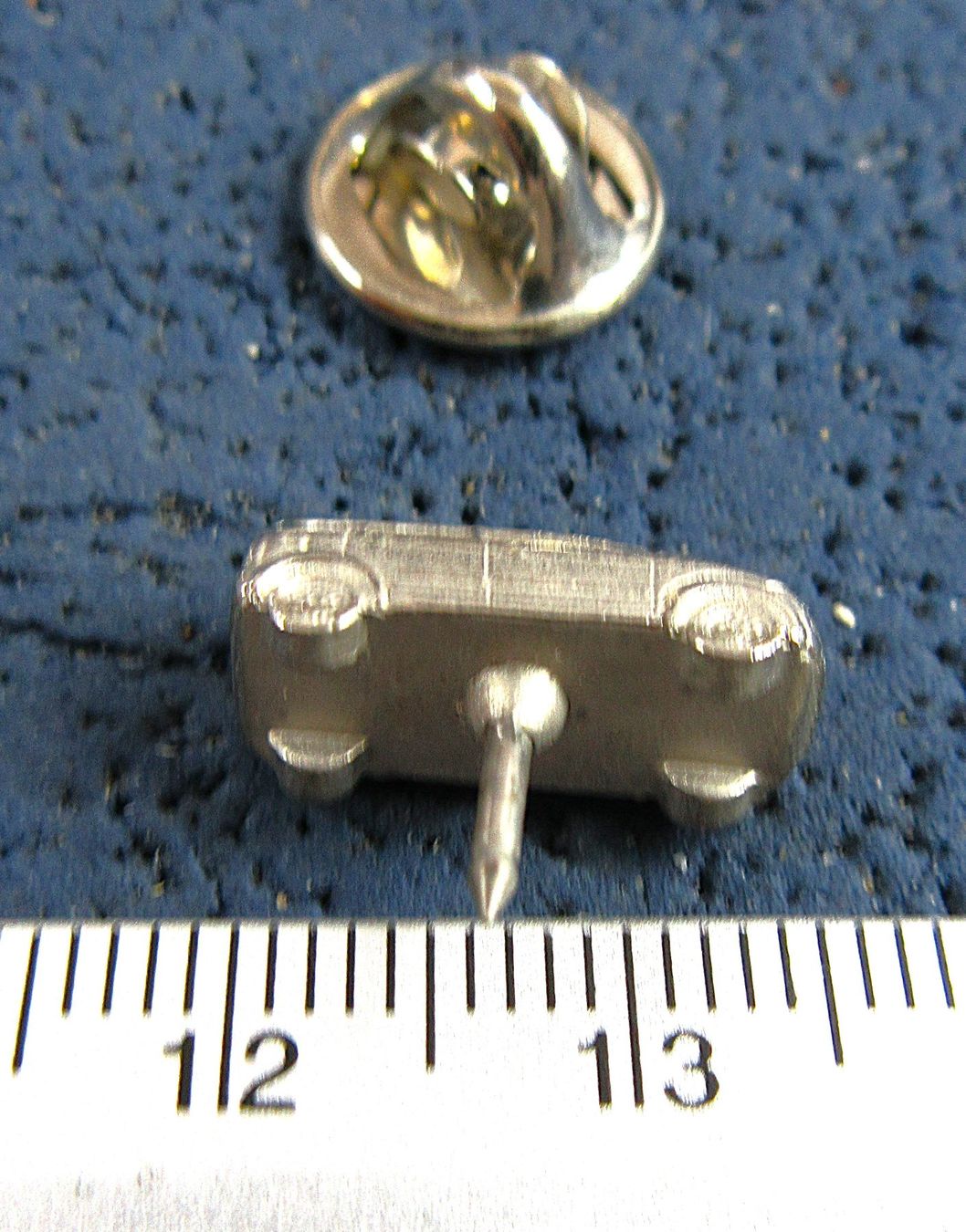 Audi Plaketten & Abzeichen: AUDI A2 3D AUTO PIN METALIC – Gebraucht aus Ettingen von Hausi4711 3