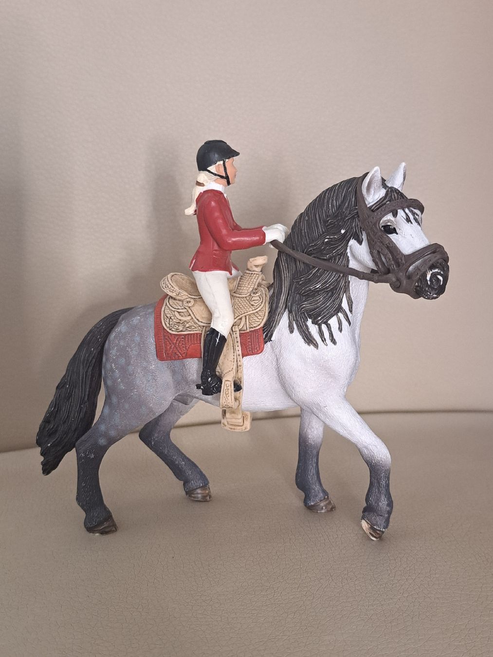 Schleich Statuette: Schleich Pferd mit Reiterin – Usato da Basel venduto da car_85fz