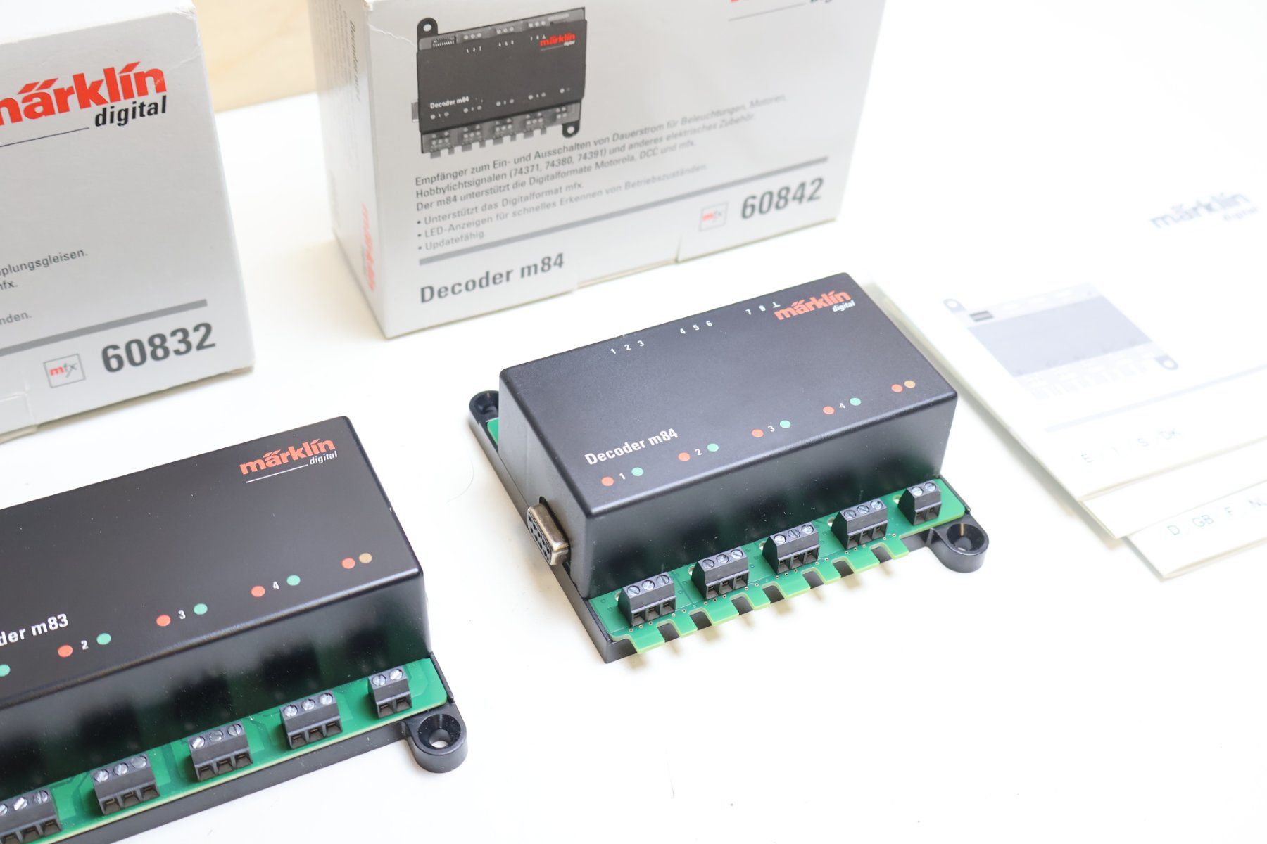 Märklin Modelleisenbahnen: Märklin Weichendecoder m84 + Decoder m83 - 60842 / 60832 – Gebraucht aus Winterthur von  4