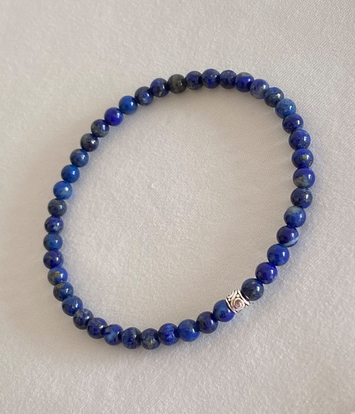 Bracciali & Braccialetti: Edelstein Armband Lapislazuli mit Silber auf Mass – Nuovo e nell'imballaggio originale da Zuzwil SG venduto da Lemliskat 1