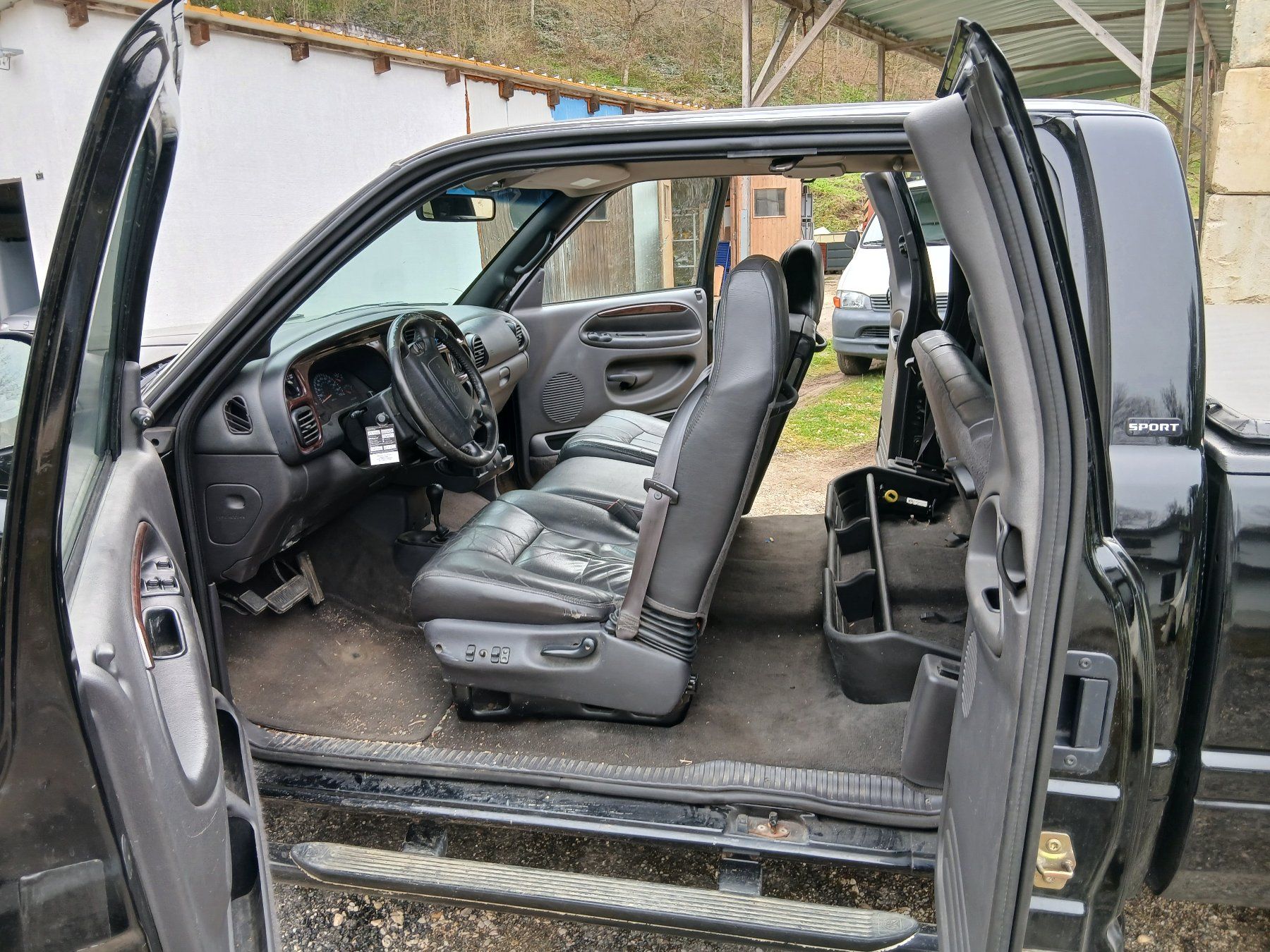 Dodge Autos: Dodge Ram 4x4, 5,9 l,  Unfallfahrzeug – D'occasion à Grellingen par zue_2fxh 4