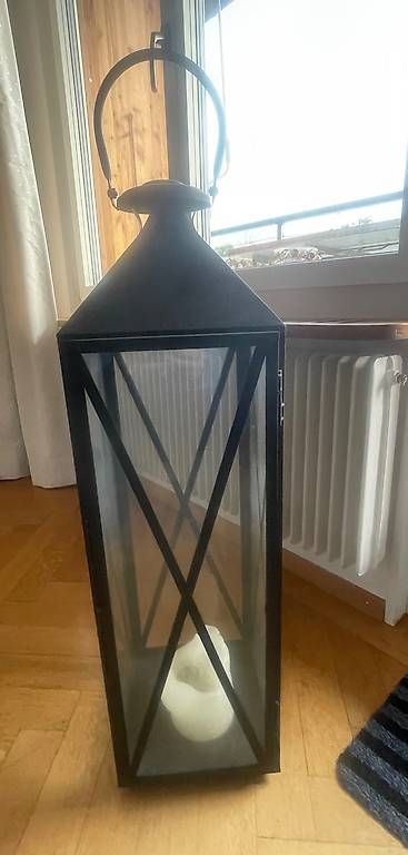Interio Lanterne: Schwarze Metall Laterne – Usato da Thun venduto da Bavaria4