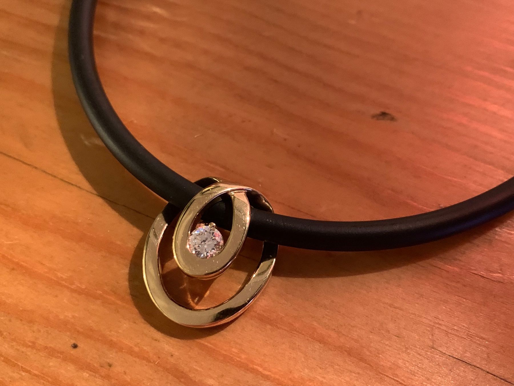 Pierre Lang Catenine: Pierre Lang Anhänger mit Orginal Kautschukkette – Usato da Nunningen venduto da mochflo 3