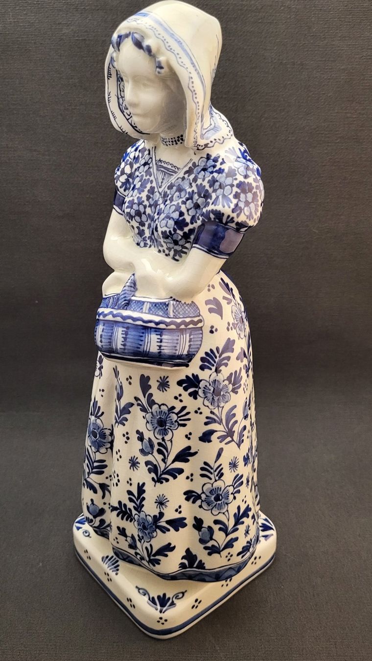 Figuren: Porzellan-Figur "Bäuerin" DELFT – Gebraucht aus Basel von spinne02 2